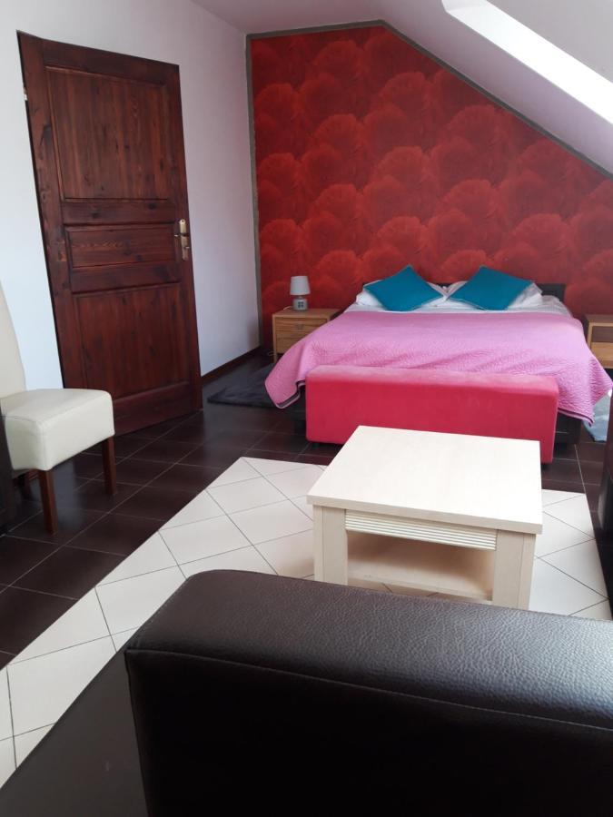 Pensjonat Agroturystyczny Pod Modrzewiem Bed & Breakfast Florczaki Exterior photo