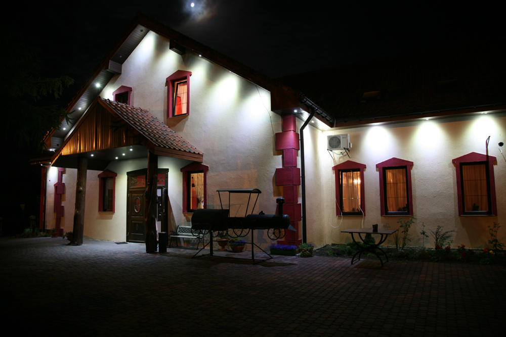 Pensjonat Agroturystyczny Pod Modrzewiem Bed & Breakfast Florczaki Exterior photo